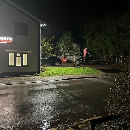 Zaheer'S Hotel Baldock Eksteriør billede