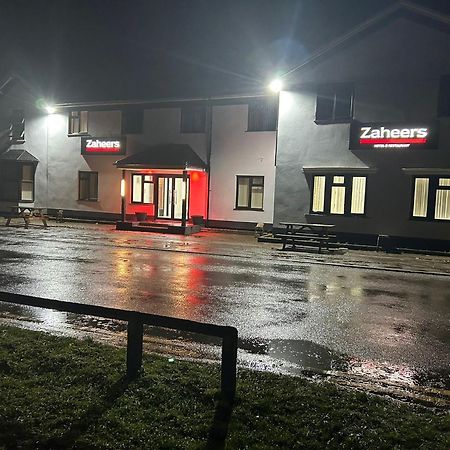 Zaheer'S Hotel Baldock Eksteriør billede