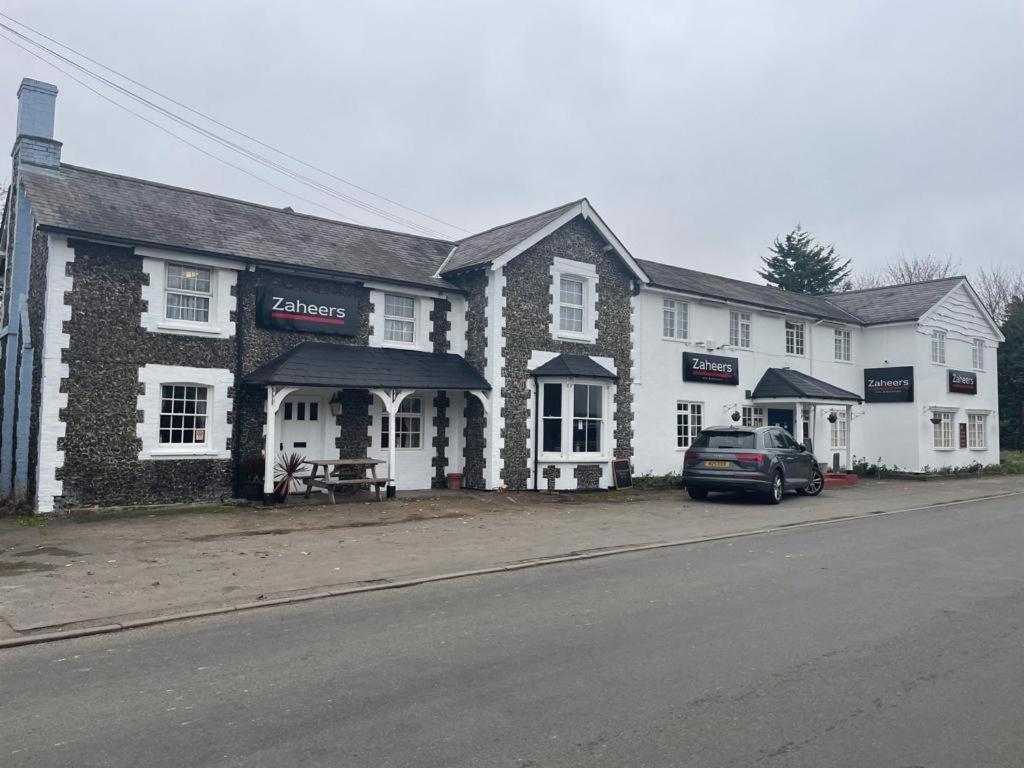 Zaheer'S Hotel Baldock Eksteriør billede