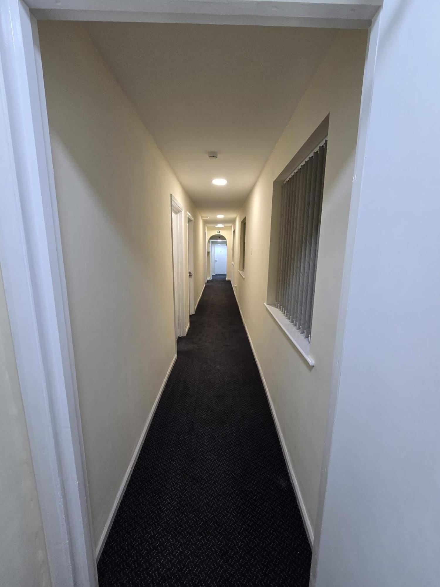 Zaheer'S Hotel Baldock Eksteriør billede