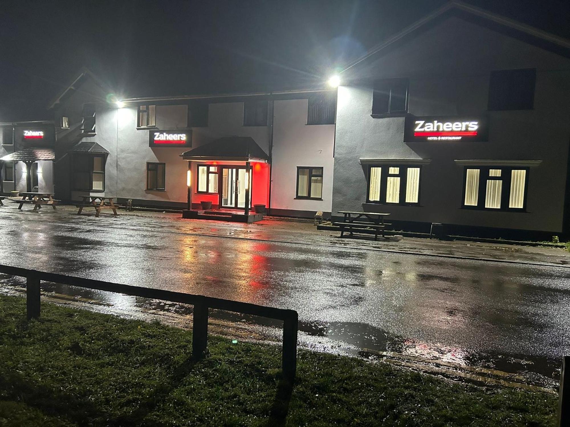 Zaheer'S Hotel Baldock Eksteriør billede